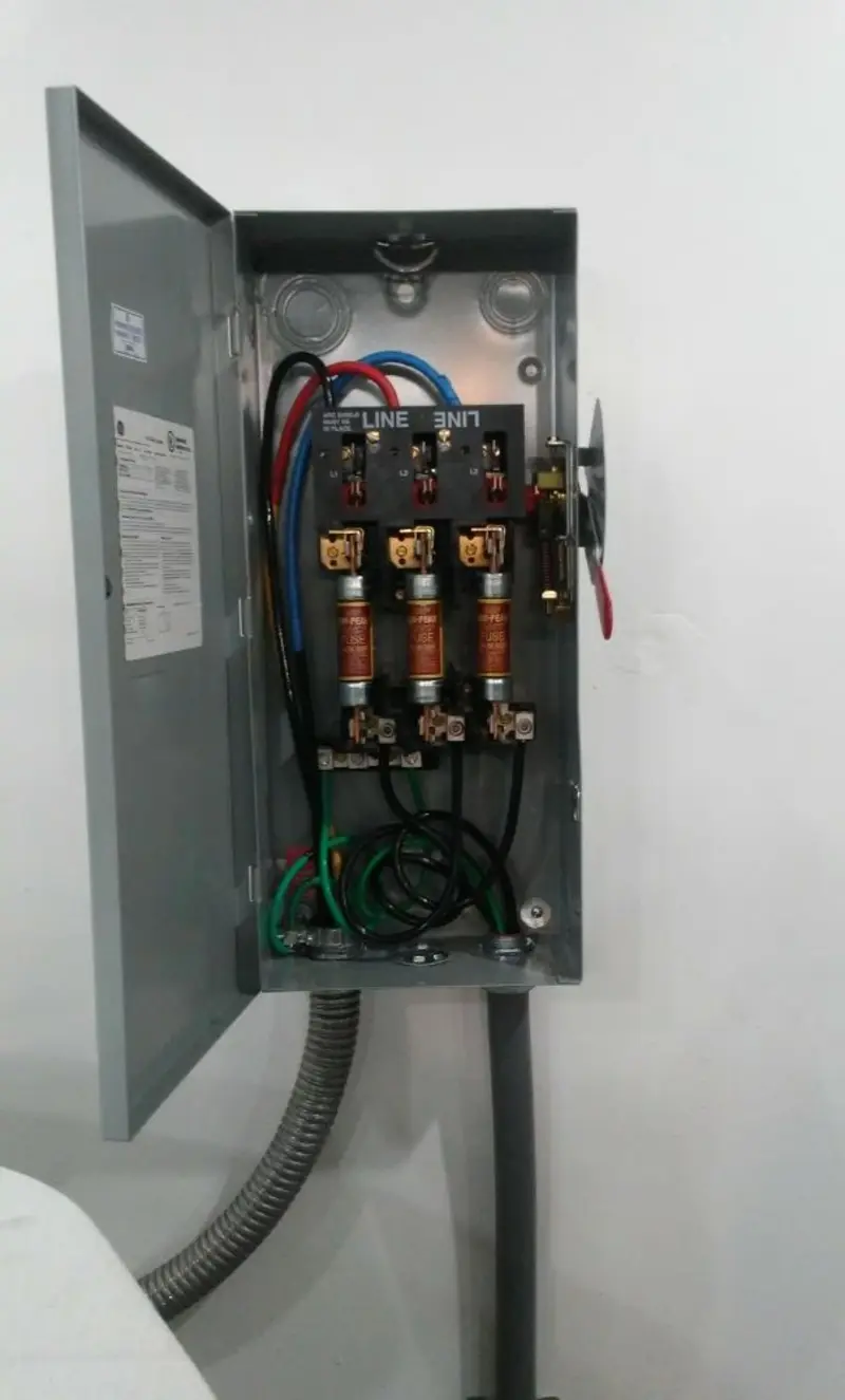 Three-phase disconnect switch installed for Electrical Wiring & Rewiring in Brandenburg